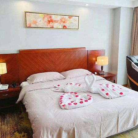 Qingdao Royal Garden Hotel Экстерьер фото