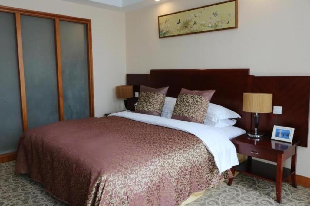 Qingdao Royal Garden Hotel Экстерьер фото