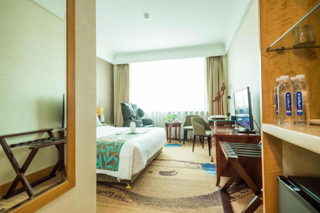 Qingdao Royal Garden Hotel Экстерьер фото
