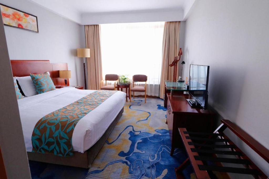 Qingdao Royal Garden Hotel Экстерьер фото