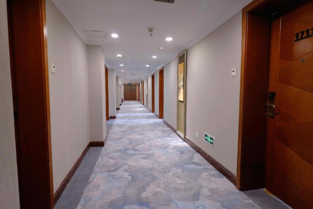 Qingdao Royal Garden Hotel Экстерьер фото