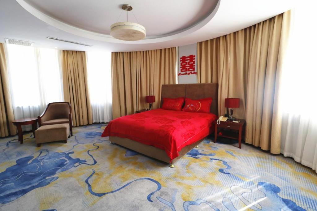 Qingdao Royal Garden Hotel Экстерьер фото
