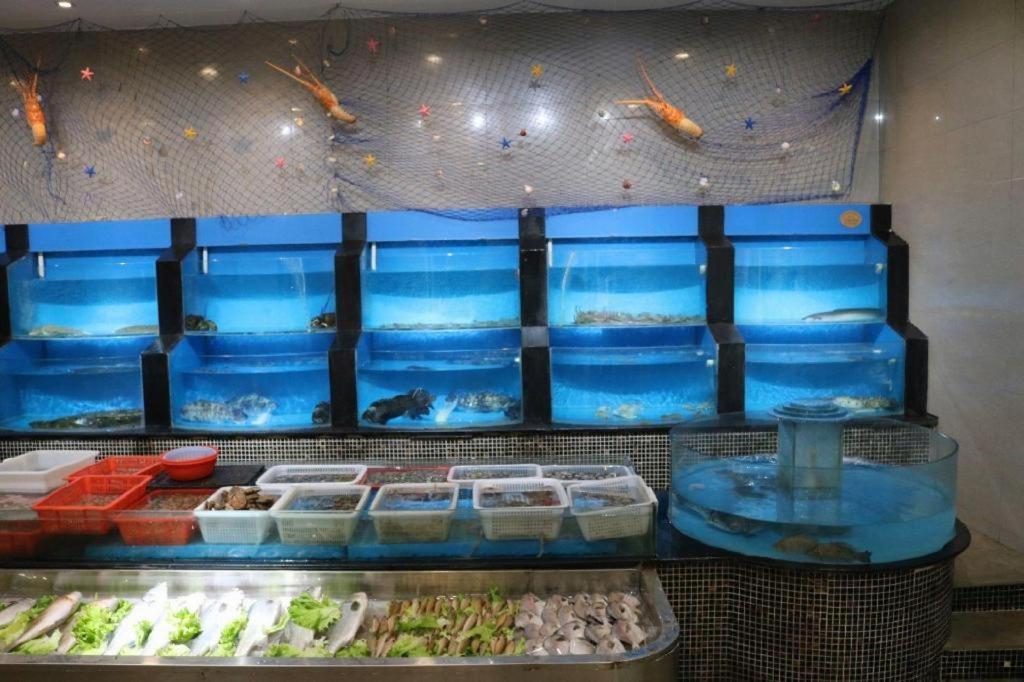 Qingdao Royal Garden Hotel Экстерьер фото