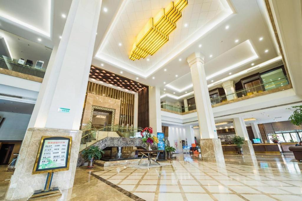 Qingdao Royal Garden Hotel Экстерьер фото