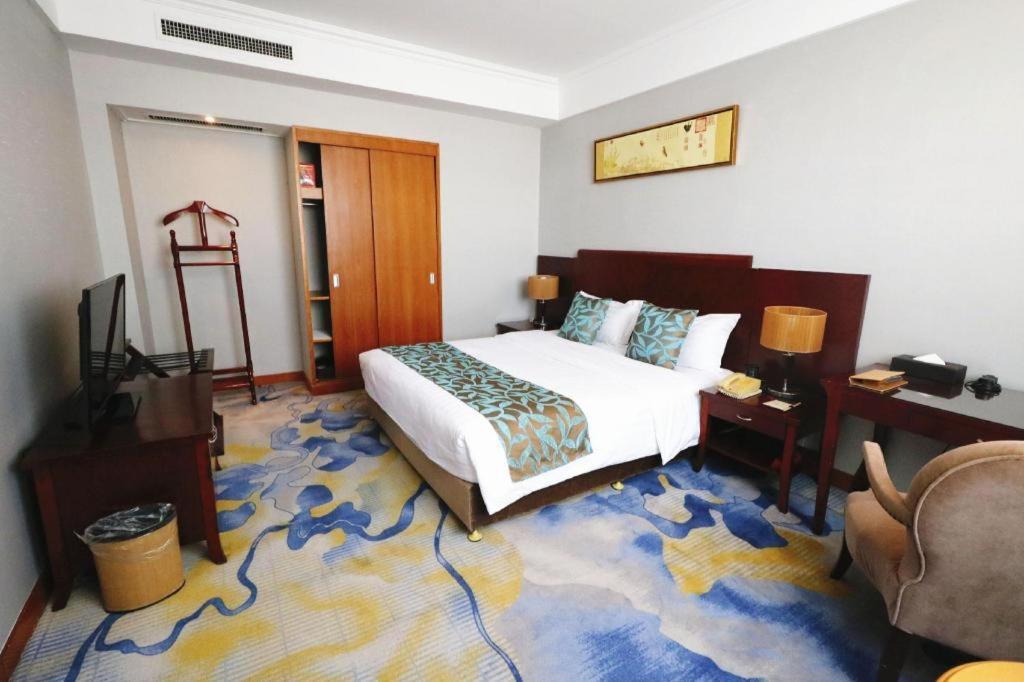 Qingdao Royal Garden Hotel Экстерьер фото
