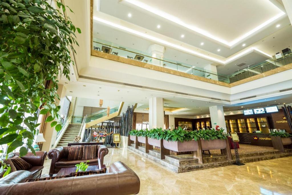 Qingdao Royal Garden Hotel Экстерьер фото