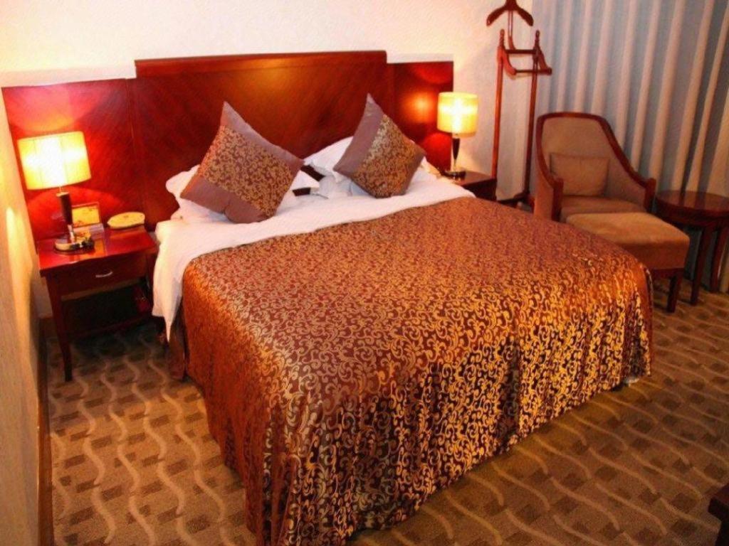 Qingdao Royal Garden Hotel Экстерьер фото