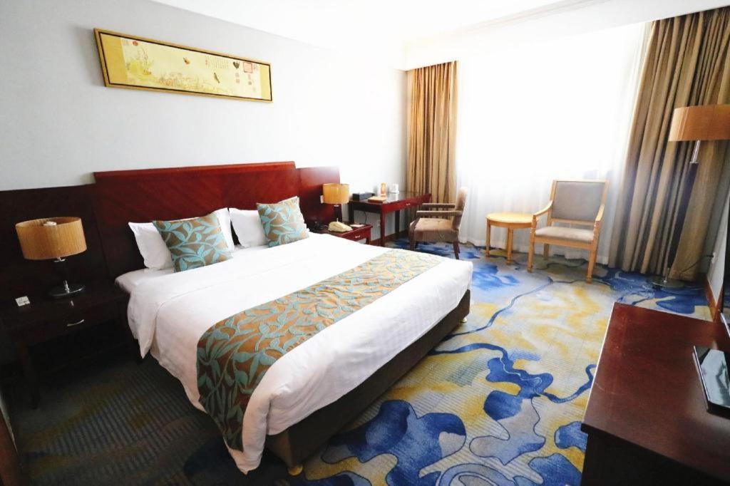 Qingdao Royal Garden Hotel Экстерьер фото