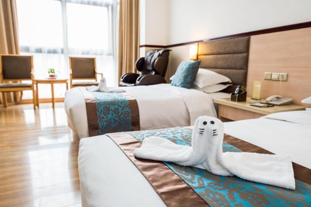 Qingdao Royal Garden Hotel Экстерьер фото