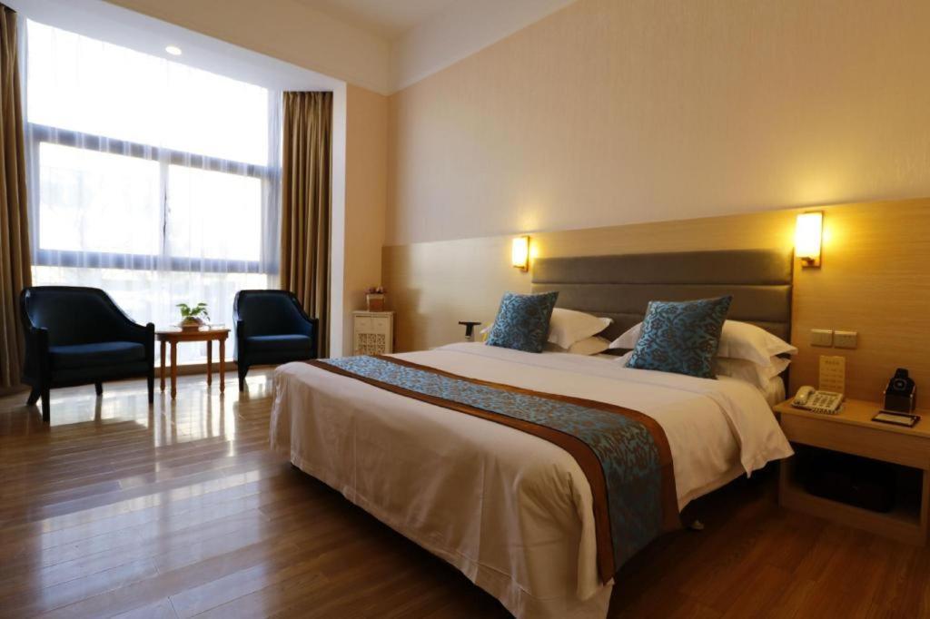 Qingdao Royal Garden Hotel Экстерьер фото