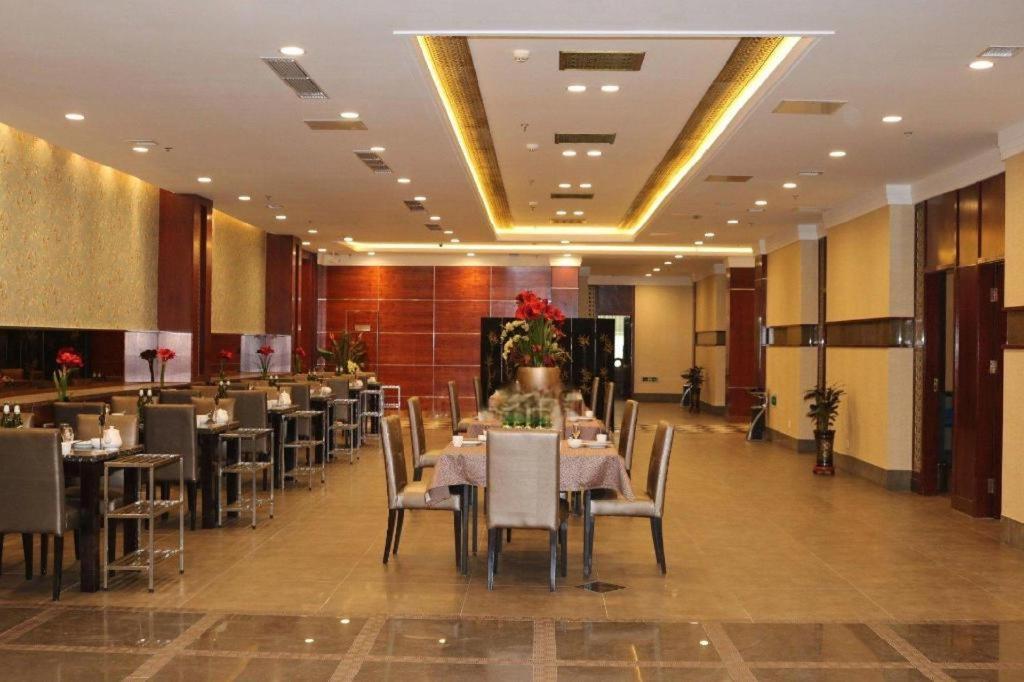 Qingdao Royal Garden Hotel Экстерьер фото