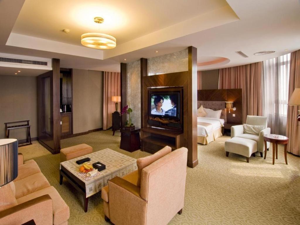 Qingdao Royal Garden Hotel Экстерьер фото